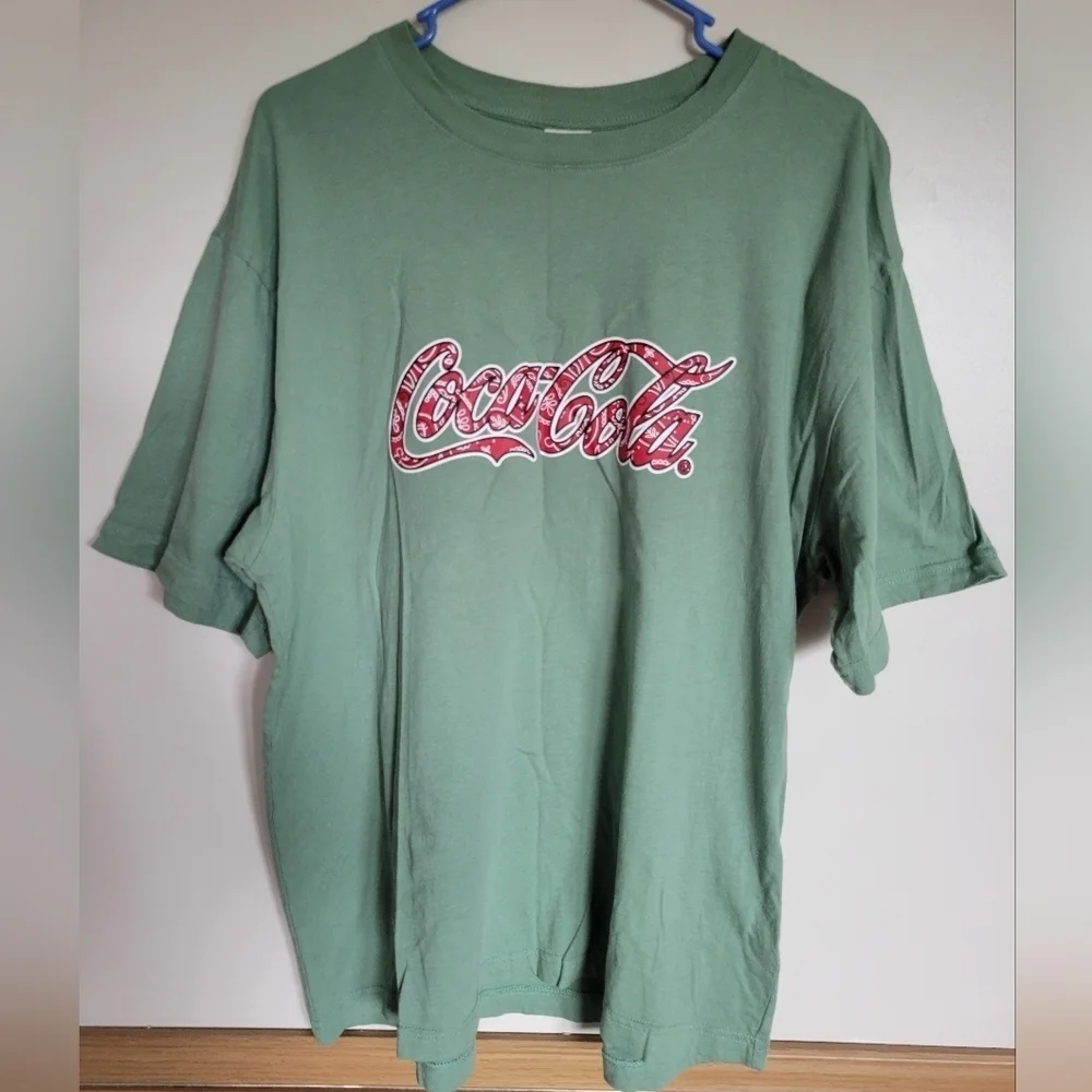 Coca Cola By PacSun Green Bandana Print Logo Tee Size Large - Picture 4 of 7